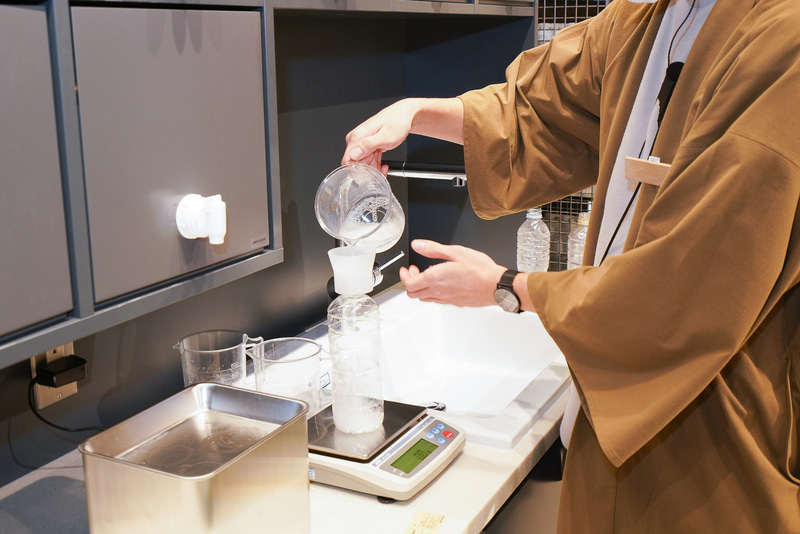 持参した空のペットボトルか無印良品の使い切った洗剤ボトルに100ml単位で詰め替え販売してもらえる