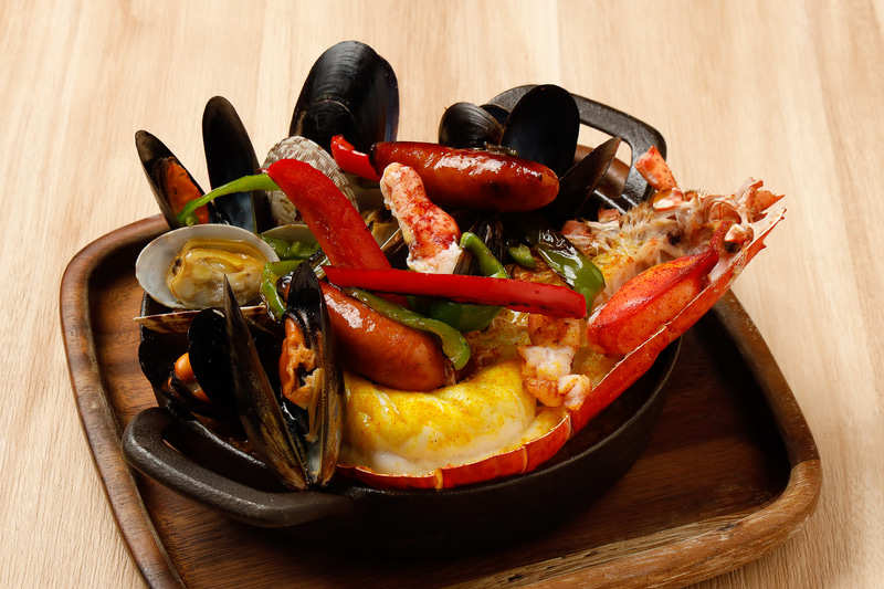 「オマール海老のロースト パエリア仕立て」（1480円、税別）