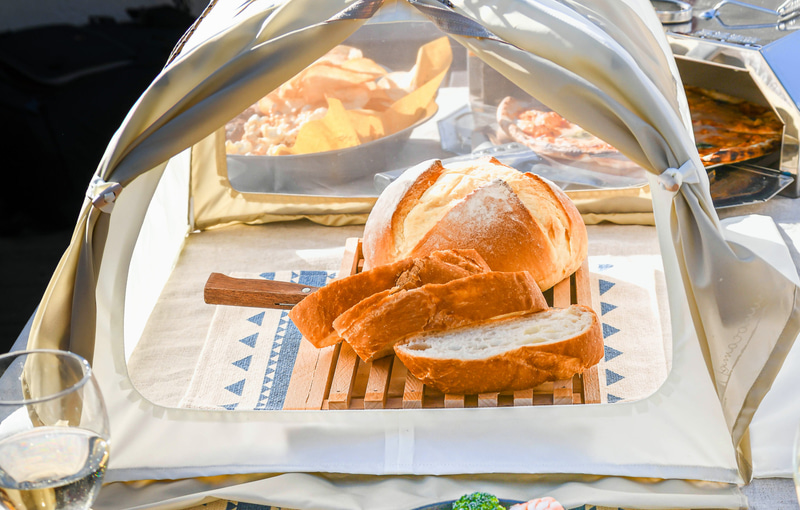 虫や風から料理を守る