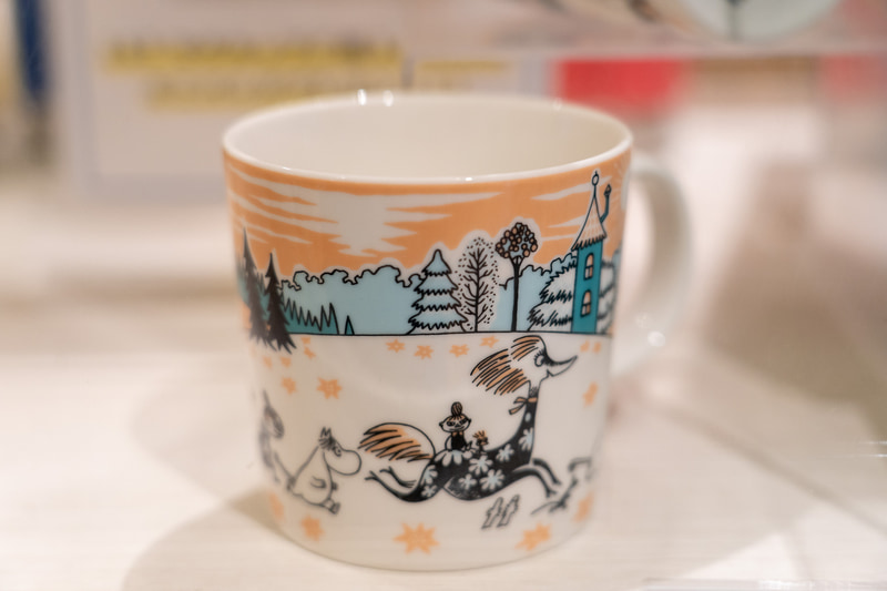 フィンランドからわざわざ買いに来る人もいたというムーミンバレーパークオリジナルのARABIAマグは現在プライスダウン中（3520円）