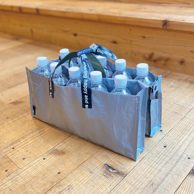 Sサイズを折りたたんでペットボトルを10本収納
