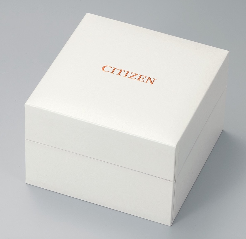 白蝶貝の文字いたにサイズの異なる桜の模様を4種類のカラーで表現