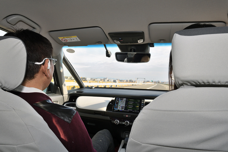 「1年中履きっぱなしで降雪路面も走れるオールシーズンタイヤ」ということは、言われなければ気が付かないほど自然な乗り心地