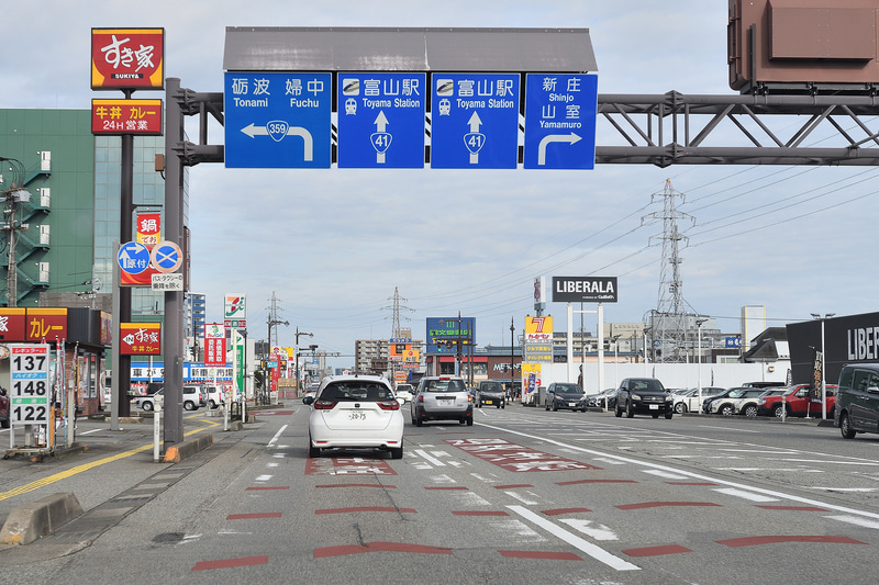 海に近い平地の富山市内、12月中旬の積雪はゼロ。だけど、いつ降るか分からないので冬の備えは欠かせない