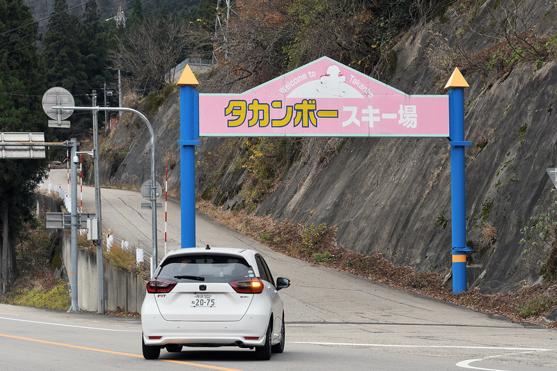 富山市のお隣、南砺市にある「タカンボースキー場」へ。<a href="http://live.city.nanto.toyama.jp/livecam/index02.jsp" class="n" target="_blank">ライブカメラ</a>で現在のゲレンデの様子を確認することもできる