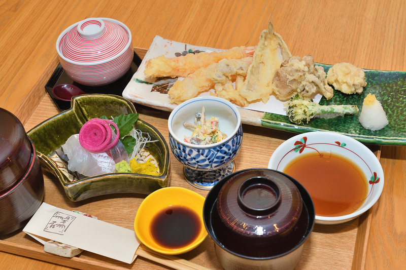 ランチは富山市桜町の「越中料理 五万石本店」でいただいた（ランチメニューは日によって変わります）