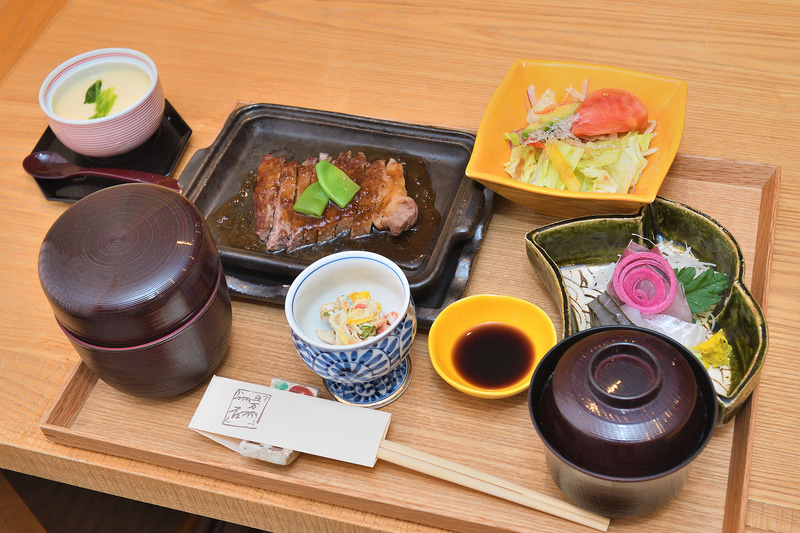 ランチは富山市桜町の「越中料理 五万石本店」でいただいた（ランチメニューは日によって変わります）