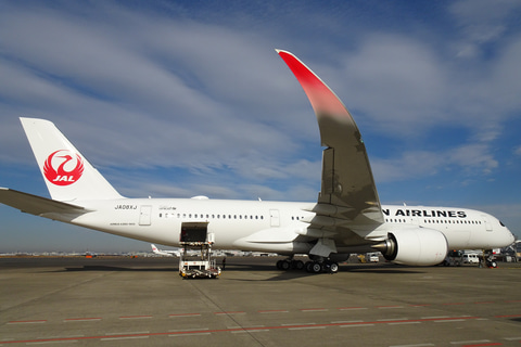 JAL、8機目のエアバス A350が日本に到着。羽田発着路線で運用