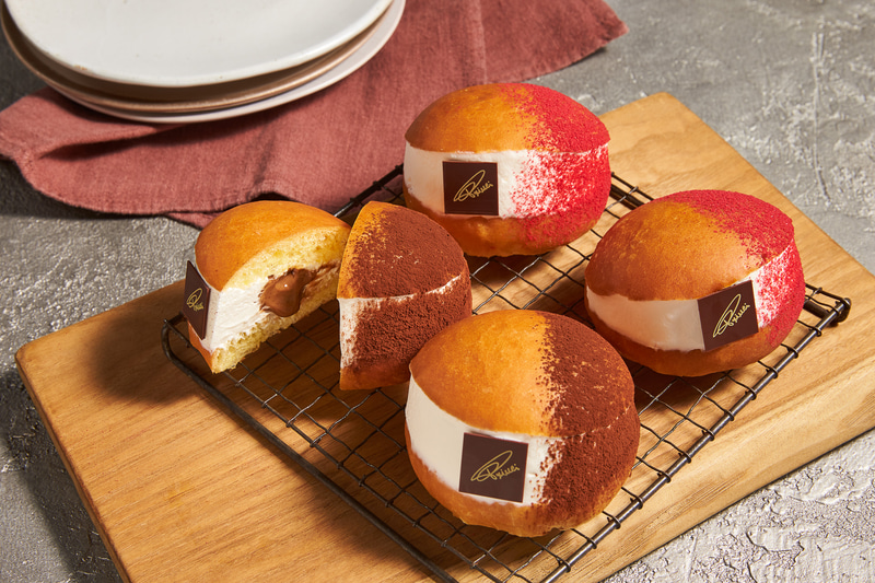 マリトッツォ ノッチョーラ（左）と、マリトッツォ ランポーネ＆フラーゴラ（右）