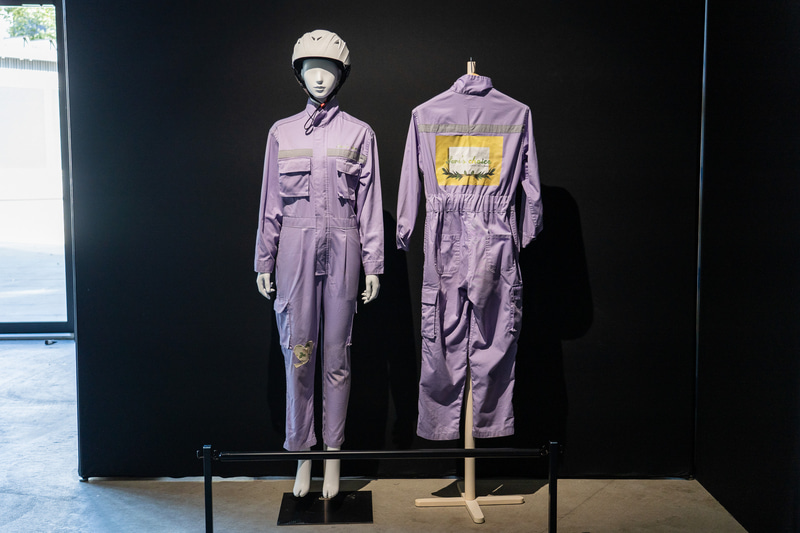 左が実際に撮影で着用されたものだそう