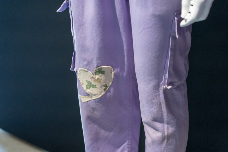 膝のツギハギは作品ではなかったような……