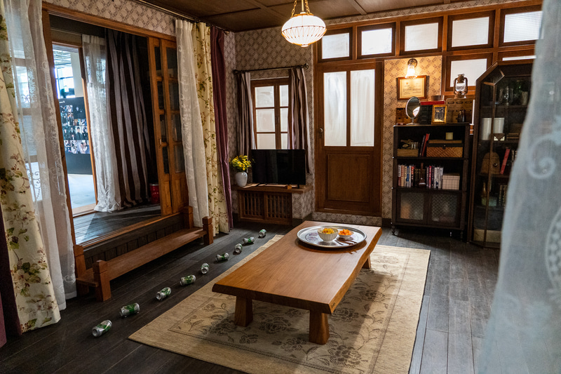 セット外から見たリビング内部