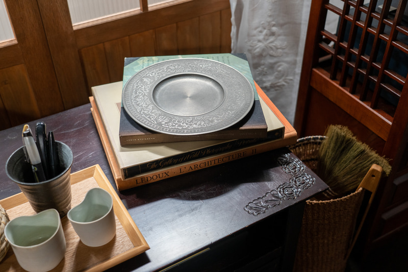 小物1つ1つの佇まいがステキ（※通常は中には入ることはできません）