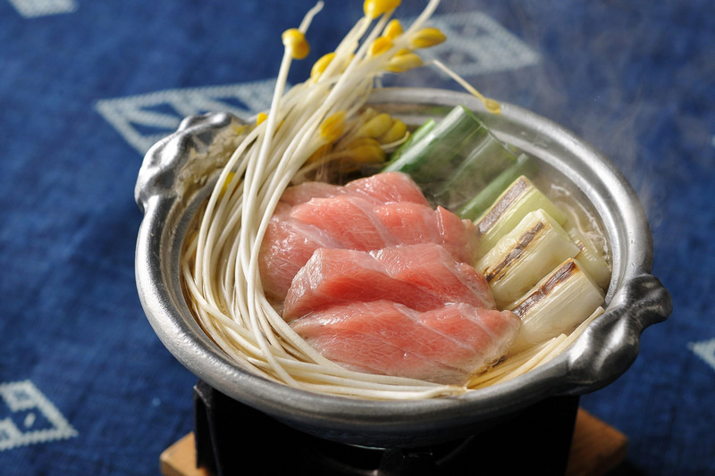 大間のマグロの旨みを味わい尽くせる「ねぎま鍋」