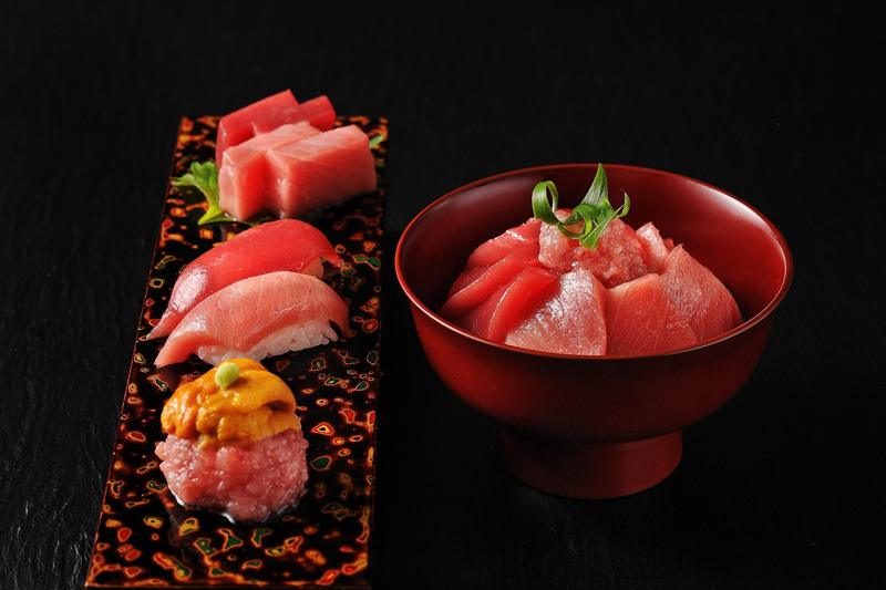 先付、お造り、握り、〆の漬けマグロ