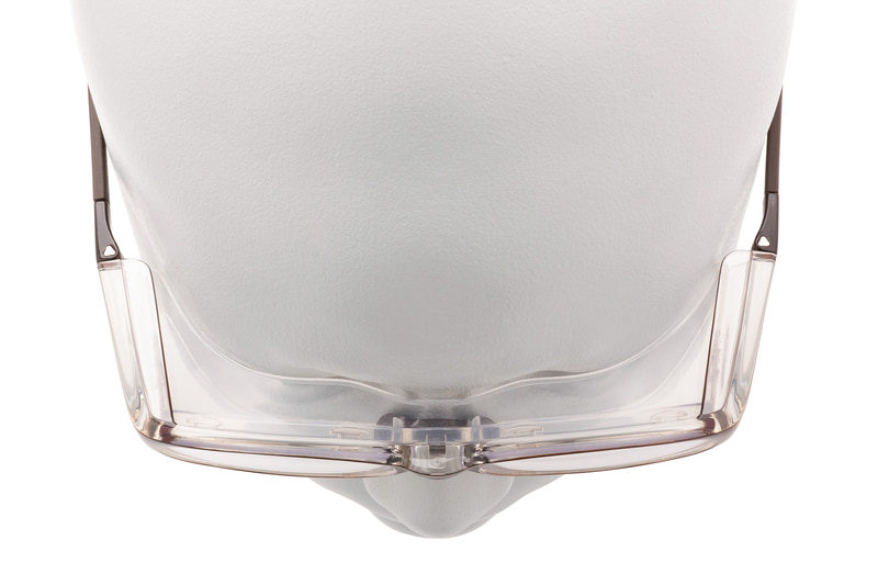 目元を覆うシリコンフード