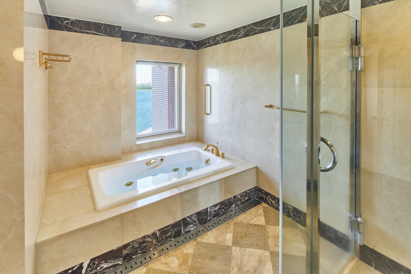 デラックススイートルーム（定員2名、100m<sup>2</sup>）