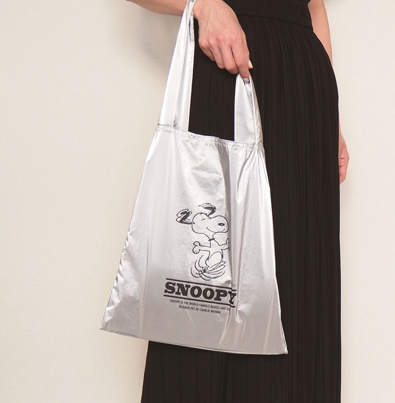ヴィレッジヴァンガードは「スヌーピー」のトートバッグ全6種の予約受付を開始した