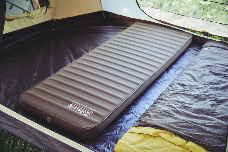 「コンフォートインフレーターマットハイピーク/シングル」1万5445円（税別）