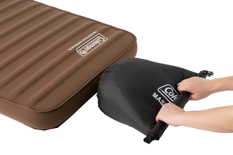 ふくらみが足りないときは、収納ケースをポンプとして使用可能