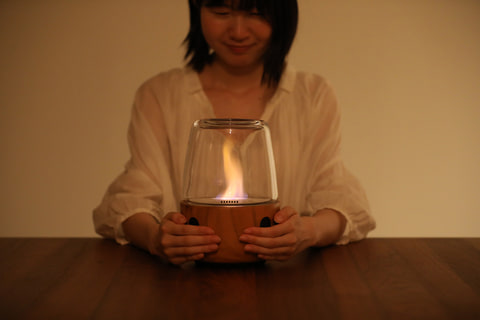 本物の炎のゆらぎを15分間楽しむ固形燃料ランタン「Re:ful