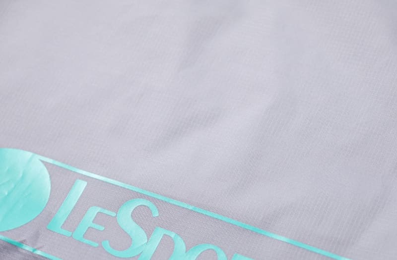 より軽量化した生地