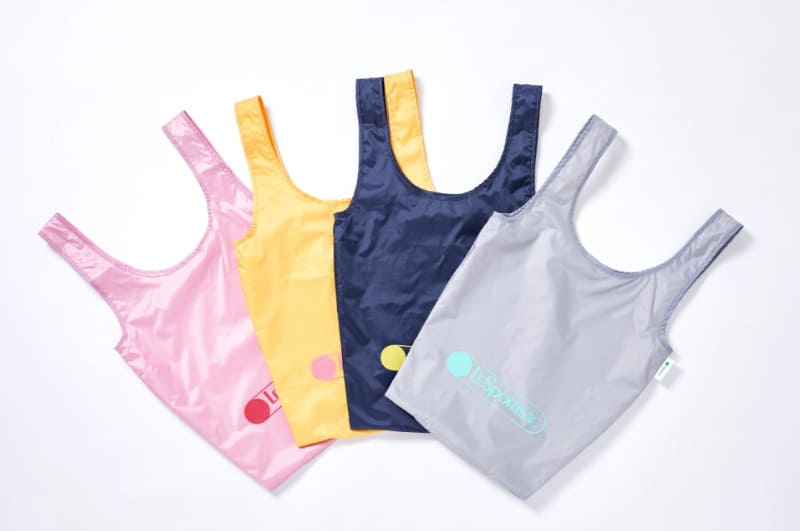 カラーは4色展開