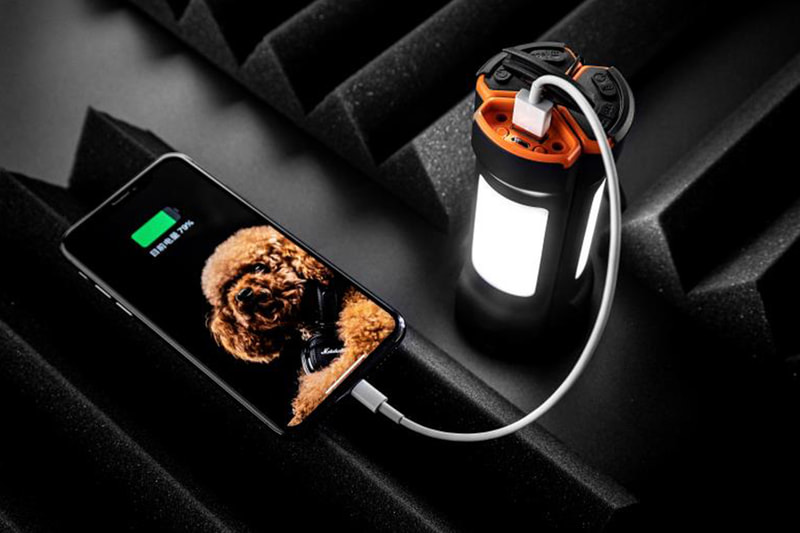 スマートフォンなどに給電可能