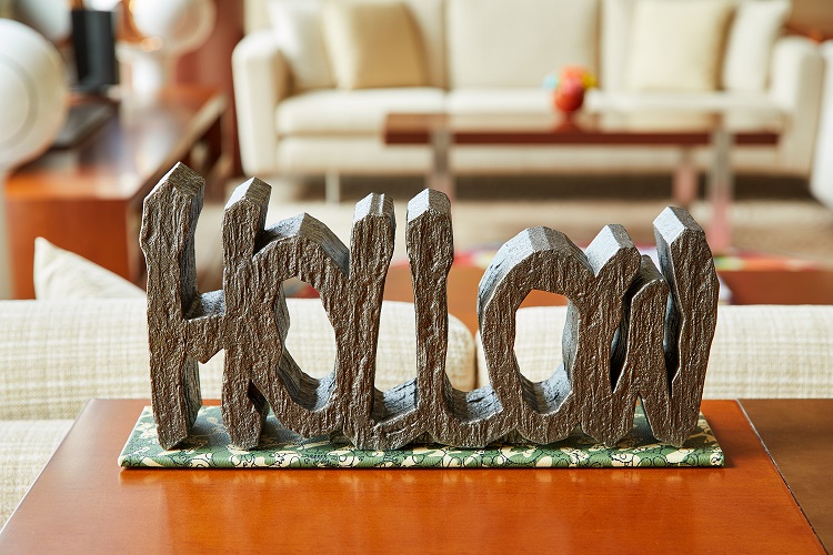 「HOLLOW」（リビングルームデスク）