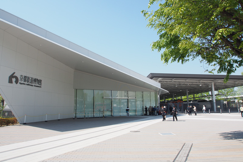 京都鉄道博物館は、3月1日から閉館を30分繰り上げて営業する