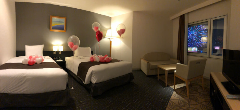 夜には観覧車が見える