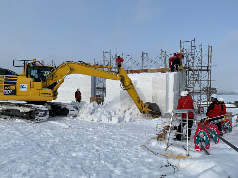 雪像制作の様子