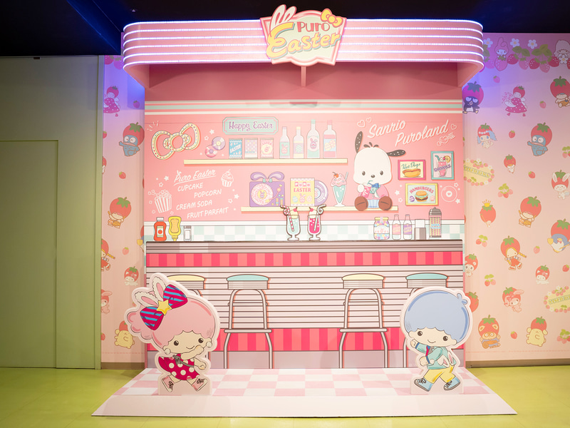 1階ストロベリーホール前