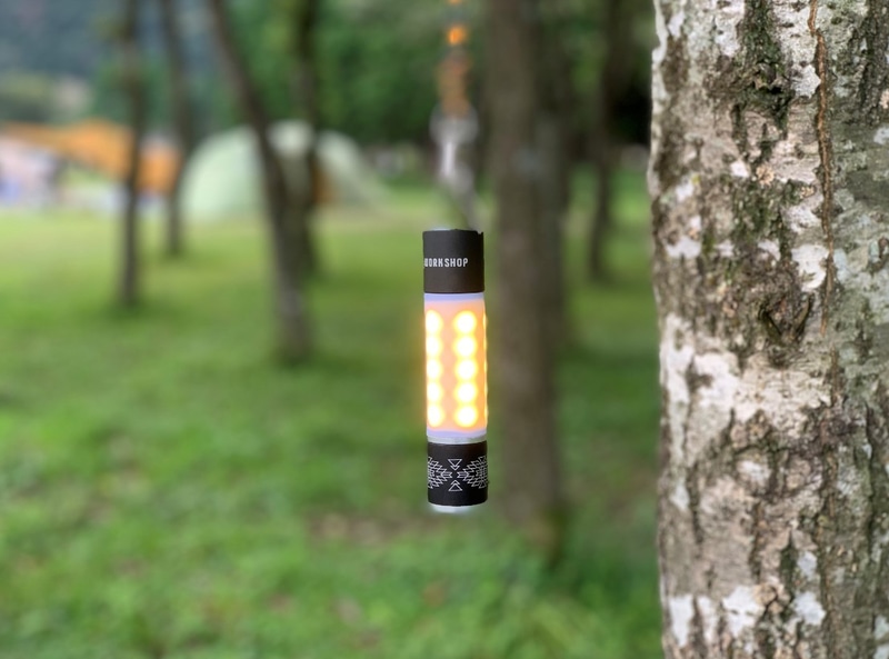 ランタンのように置いて使ったり吊り下げても使うこともできる