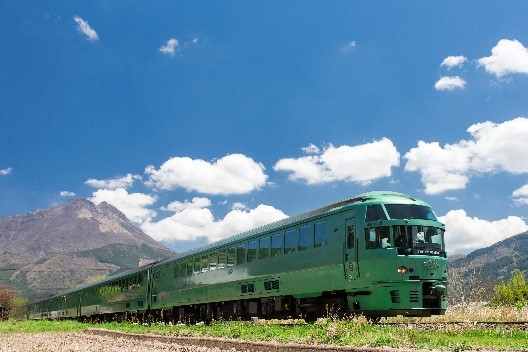 「ゆふいんの森号」の運転席から見える風景をライブ配信
