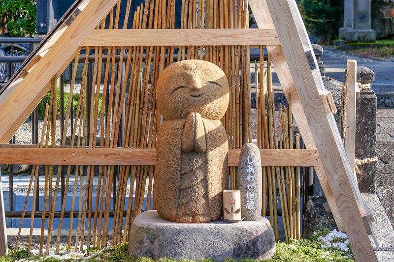 かわいらしい「しあわせ地蔵」など、お地蔵様が見どころ