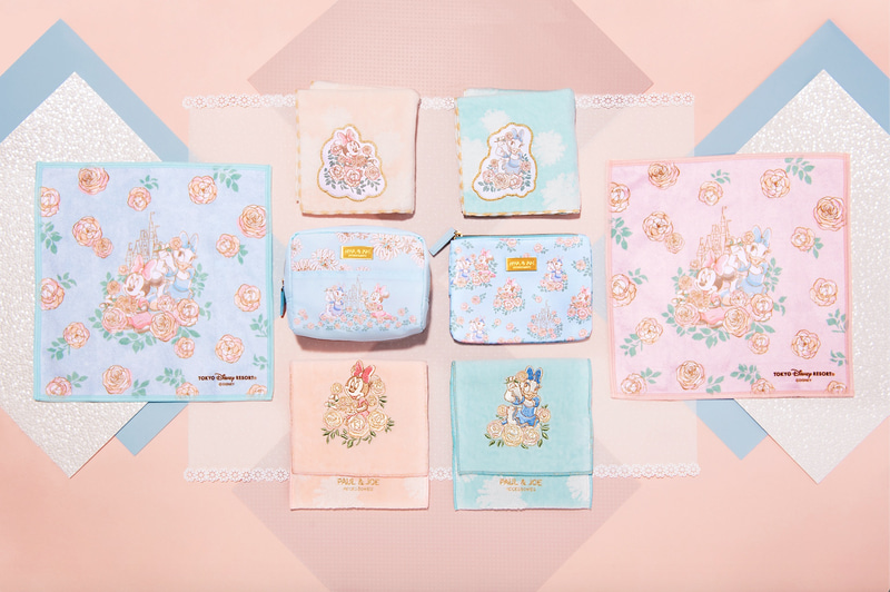 水色とピンクをベースカラーにした小物類も