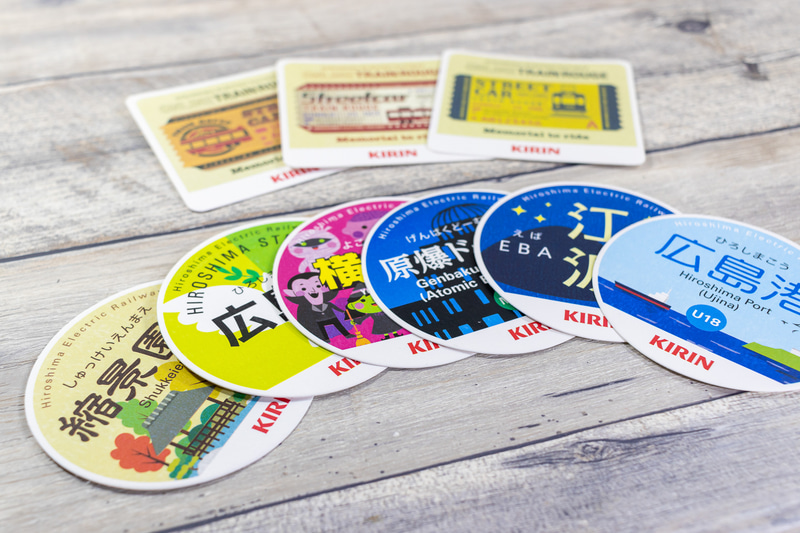 コースターは9種類の中から3種類が同梱される