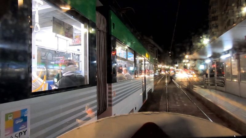 レトロなものから最新型まで全部で26種類の車両が運行しているので、いろいろな車両に出会える