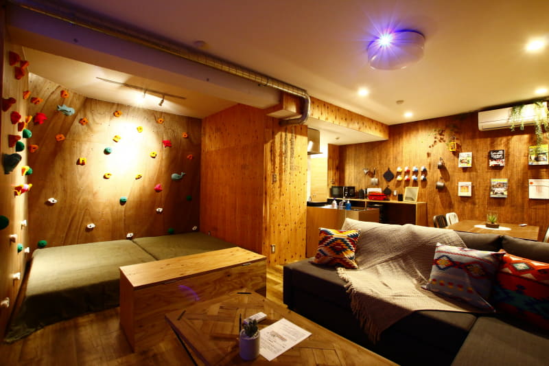 「365BASE outdoor hostel」のボルダリングができる個室