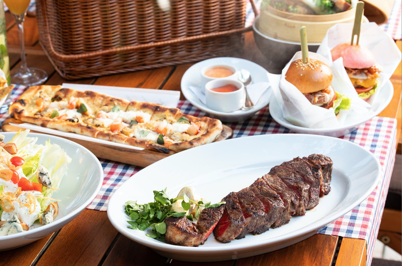 ステーキハウス「オーク ドア」では「春のピク“肉”テラス」を提供