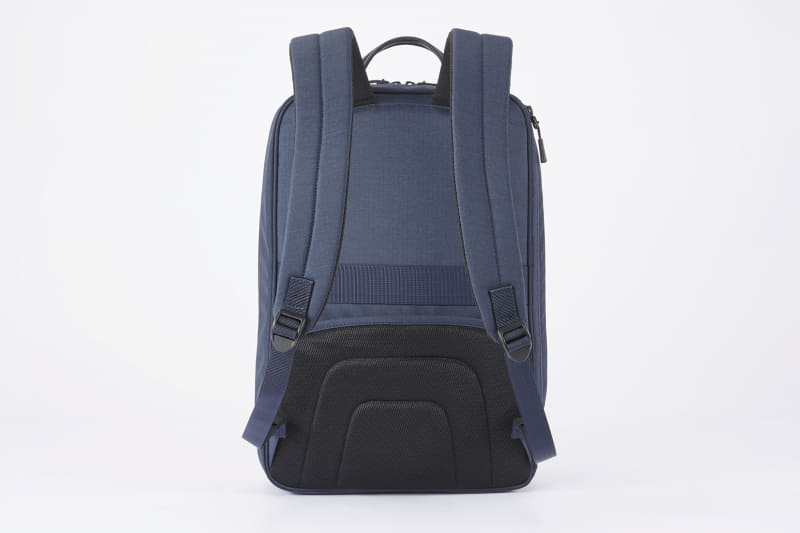 滑り落ちにくいショルダーハーネス