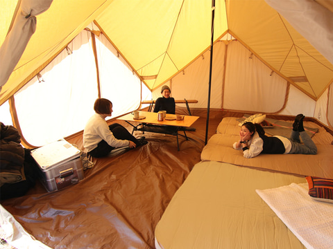 ビーズ、テントやタープとくっつく「ツクツクベース」でワンルームや