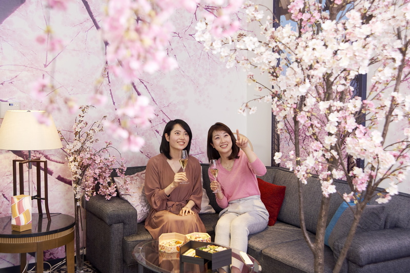 ホテルニューオータニ大阪は「SAKURACATION～お部屋でお花見ステイ～」を販売する