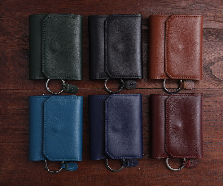 ブラックやダークレッドなど7色を展開