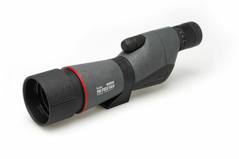 余分な光を遮る「スライド式フード」