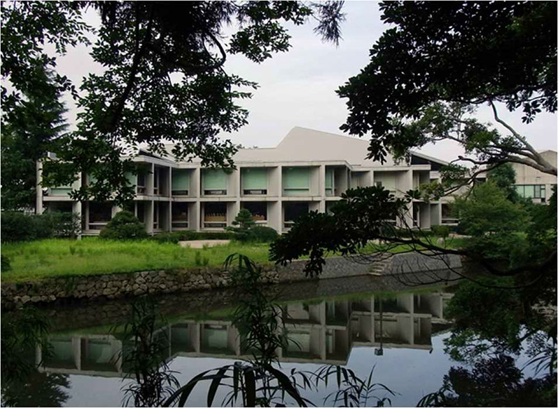 「島根県立図書館」（島根県松江市）