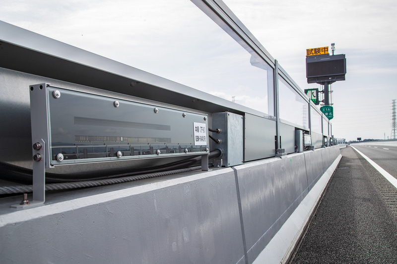 道路照明は低い位置に設置