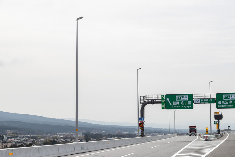 JCT部分などには通常の照明も用意