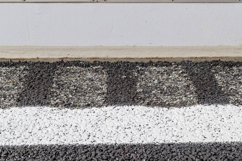 写真では分かりづらいが中央部がへこんでいる